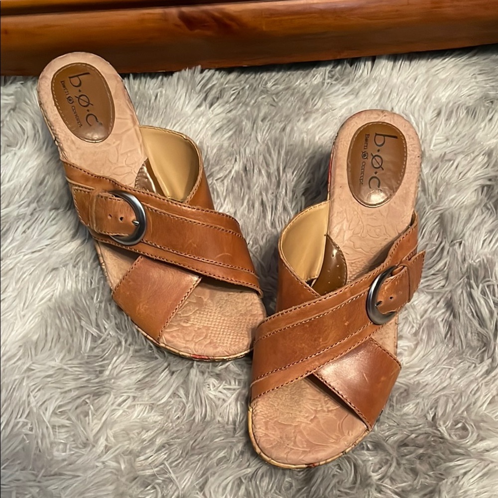b.o.c. Women's Sandals with floral wedge | size 8